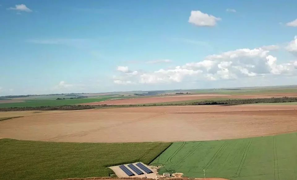 É do Brasil: conheça o primeiro pivô movido apenas por energia solar