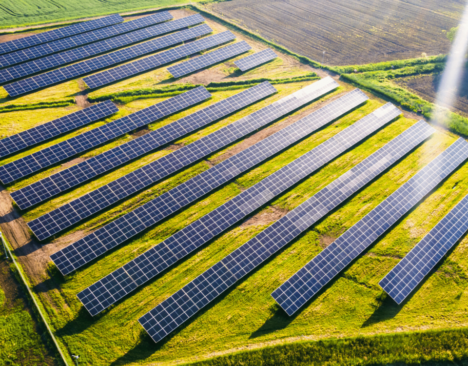 4 RAZÕES POR QUE A ENERGIA SOLAR É A SOLUÇÃO PARA O AUMENTO DA SUA CONTA DE ENERGIA